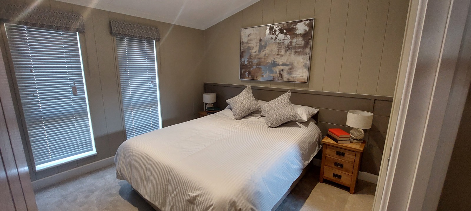 Carw Lodge master bedroom and ensuite – luxury lodge for sale in North Wales