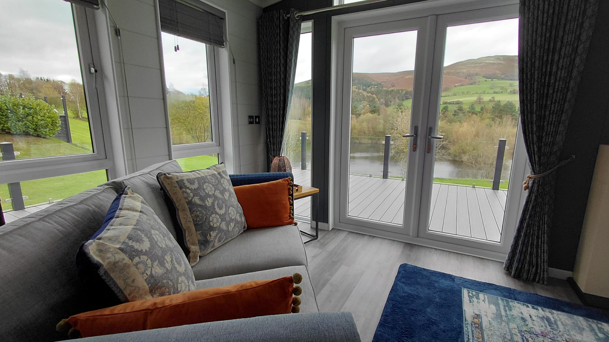 Blue Willow Lodge: A Natural Amphitheatre of Seasonal Views, Wildlife and Light