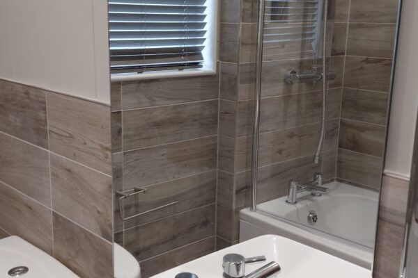 Lodge for sale in North Wales | Luxury countryside retreat bathroom