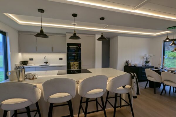 Kitchen and dining - Solhare Lodge - Maes Mynan Park